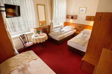 Фото номера Стандартный трехместный номер Отель Hotel Zamek Chałupki г. Chałupki 5