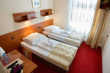Фото номера Небольшой двухместный номер с 2 отдельными кроватями Отель Hotel Zamek Chałupki г. Chałupki 6