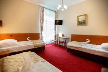 Фото номера Стандартный трехместный номер Отель Hotel Zamek Chałupki г. Chałupki 8